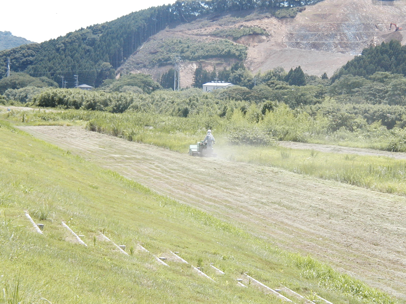 上岡ふれあい広場草刈工事